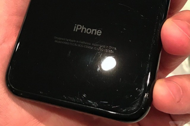 В Китае за новым Iphone 8 в местный Apple Store пришло только 2 человека
