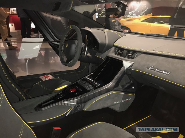 Распаковка суперкара Lamborghini Centenario