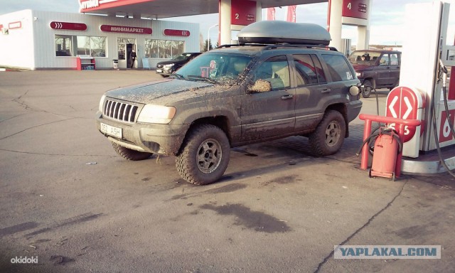 Старый Grand Cherokee, на тестовой трассе "Jeep Territory"