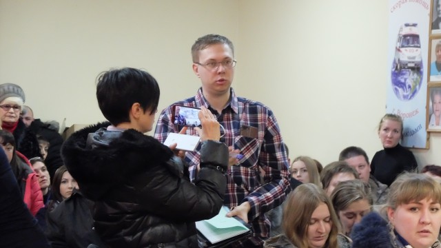 "Не имеете права отказываться работать по одному": воронежский облздрав встретился с бастующей "скорой"