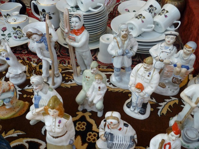 Советские вещи на блошином рынке.