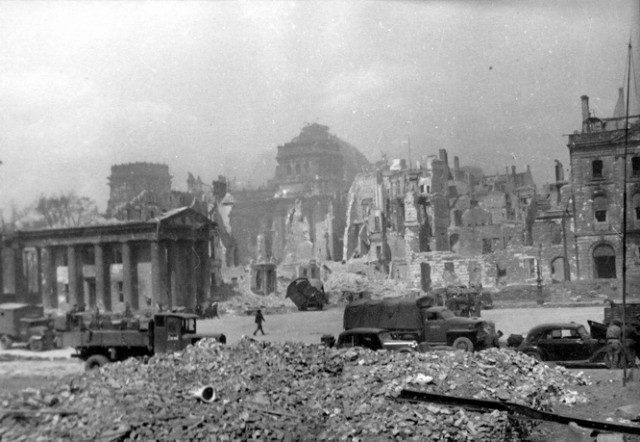 Исторические моменты Победы. Апрель-май 1945г