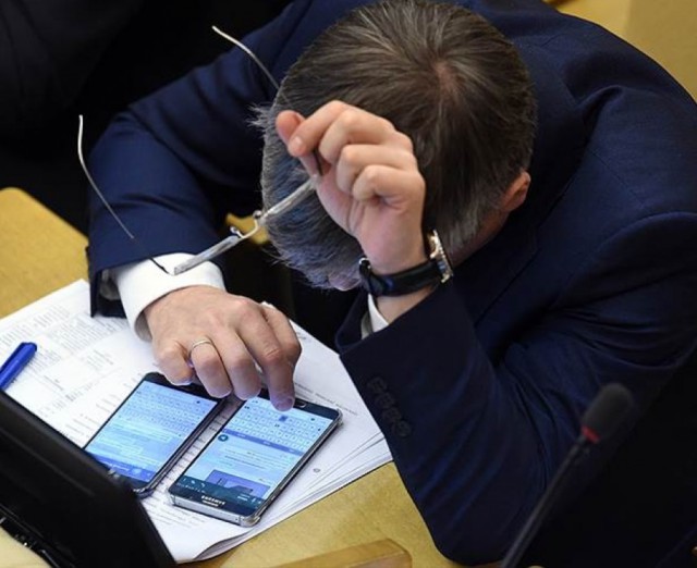 Госдума РФ решила начинать заседания с 12 часов. Потому, что работать с 10 утра - это слишком рано