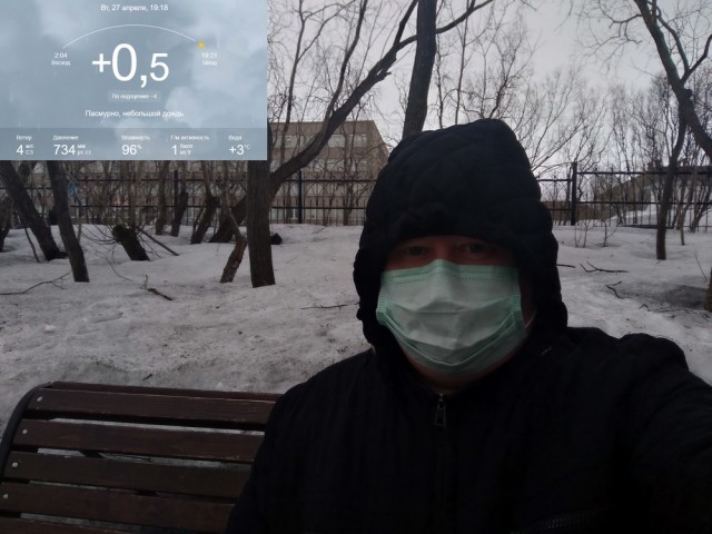 Все деревья а серебре, пляшут зайцы на горе, на реке сверкает лёд, наступает...