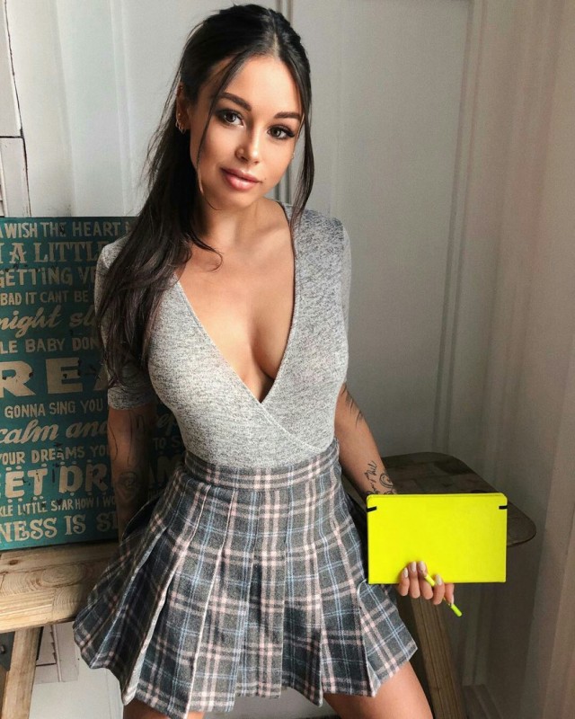 Девушки в миниюбках