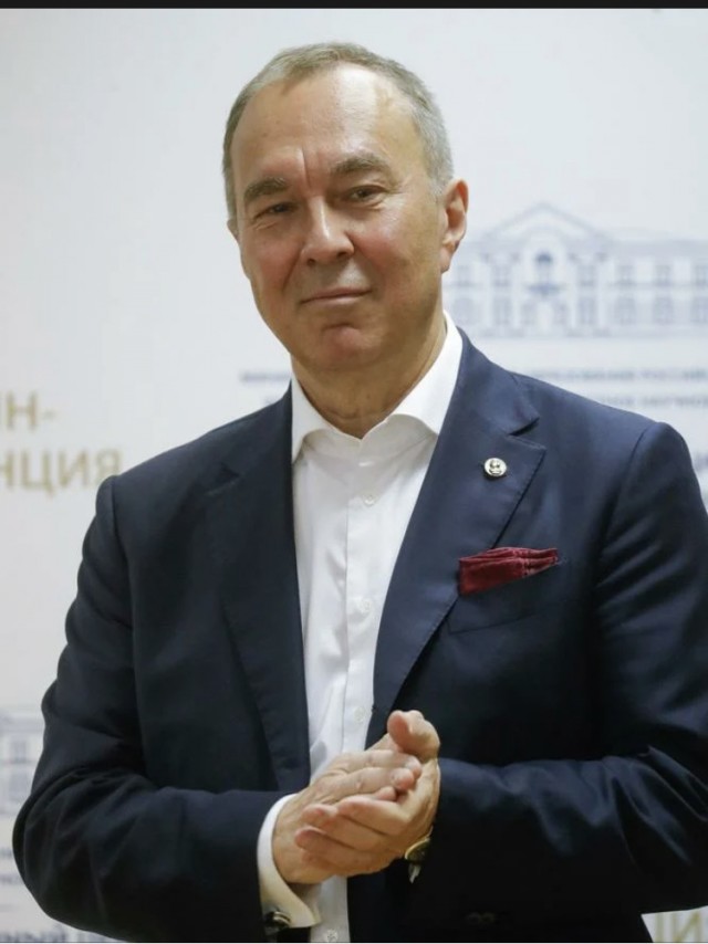 Глава Центра Гамалеи Гинцбург заявил, что ни один человек не сумеет пережить пандемию, не вакцинируясь от ковида