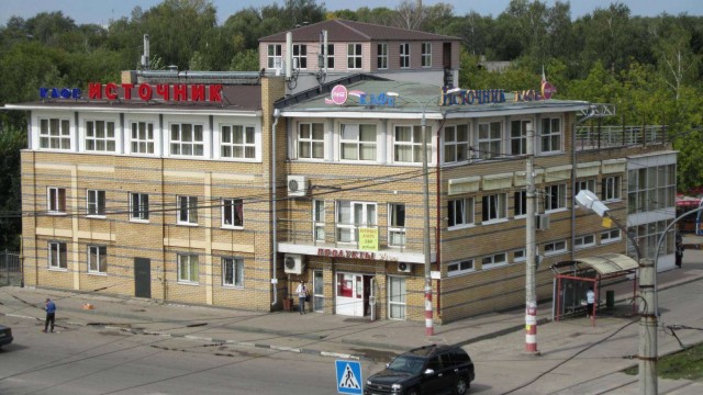 В Нижнем Новгороде водитель сбил идущих по тротуару пешеходов