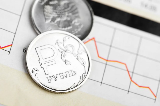 Рубль продолжает дешеветь несмотря на поддержку властей и дорожающую нефть