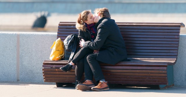 Россиянам напомнили о наказании за поцелуи