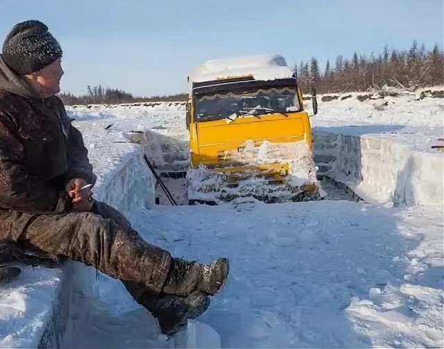 В сети появилось видео, как «буханка» с китайскими туристами утонула на Байкале