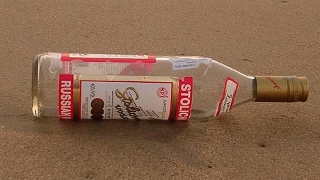 Волгоградец выпил на спор бутылку водки и умер