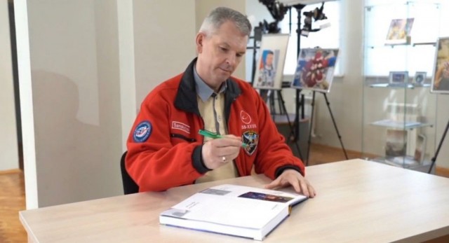 Умер летчик-космонавт Александр Самокутяев