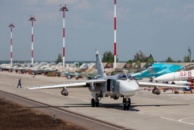 Липецкая авиабаза. Су-25 и Су-24