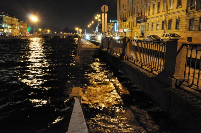 В Петербурге фонтанка вышла из берегов