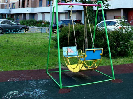 В Питере прямо на детской площадке изнасиловали двух школьников