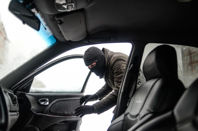 Из машины полковника Службы внешней разведки в Москве украли портфель с деньгами