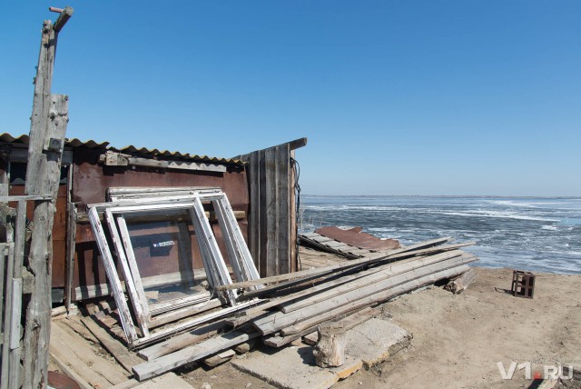 Село под Волгоградом падает с обрыва в Волгоградское водохранилище