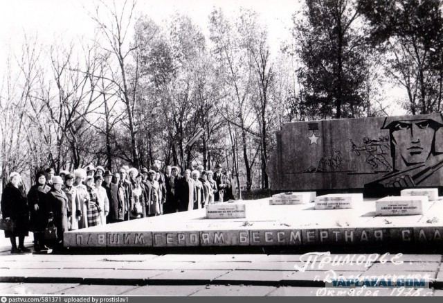 Выброшенные на свалку надгробия героев Советского Союза попали на видео