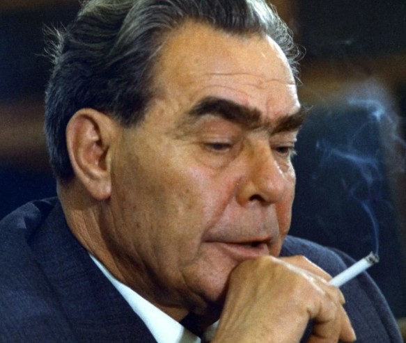 Самые любимые сигареты Леонида Брежнева: каким табаком набивались и сколько стоили?