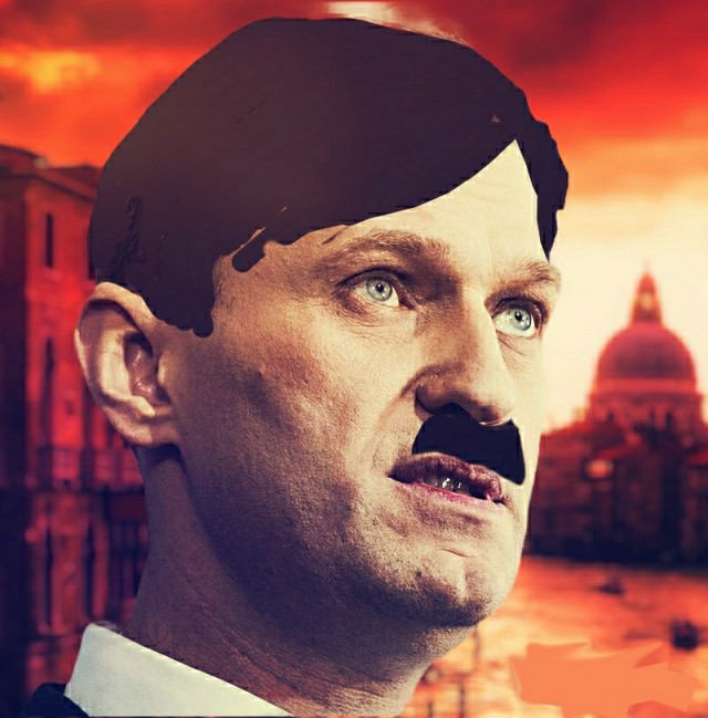 Возле Пушкинской площади начались столкновения с полицией. Неизвестные забрасывают ОМОН бутылками и файерами