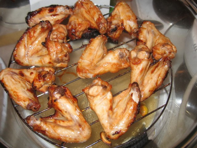 Ноги, хвосты… главное – крылья!, Кура-International–2, куриные крылья