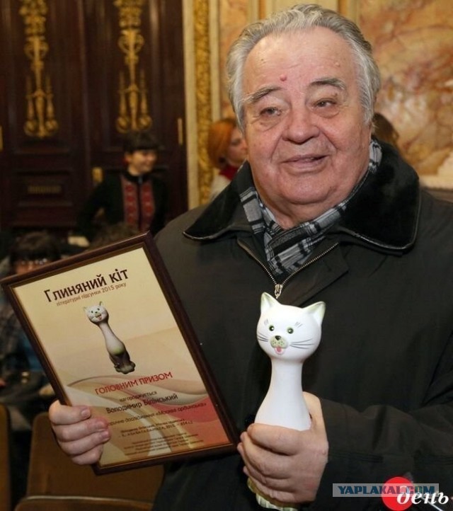 Разрушен драмтеатр Мариуполя, внутри было от 1000 до 3000 человек