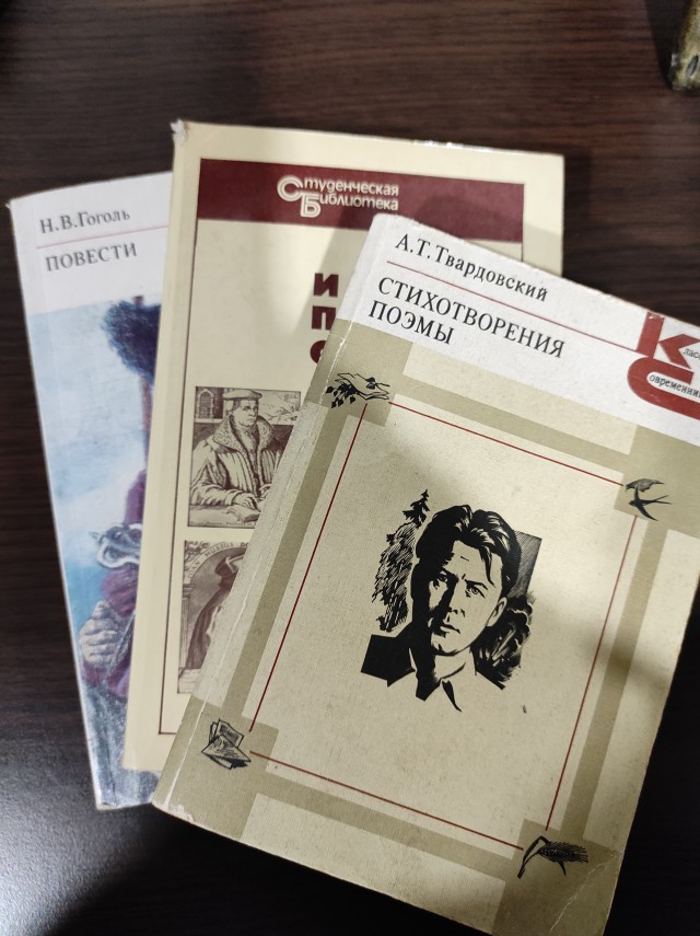 Чем пахнут старые книги?