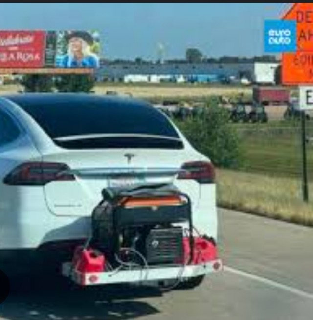 Китаец оснастил свой электромобиль Tesla бензогенератором, чтобы отправиться в Тибет
