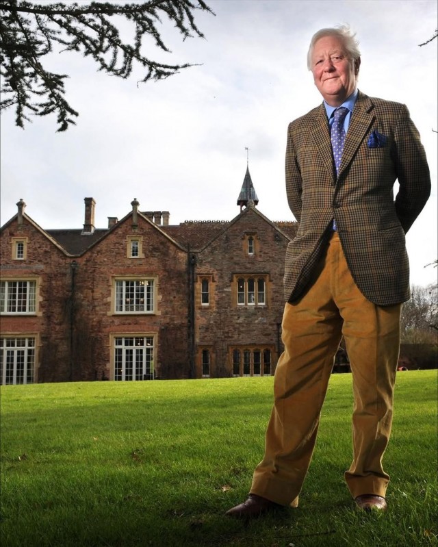 79-летний мультимиллионер из Англии срочно ищет молодую девушку, которая родит ему сына-наследника