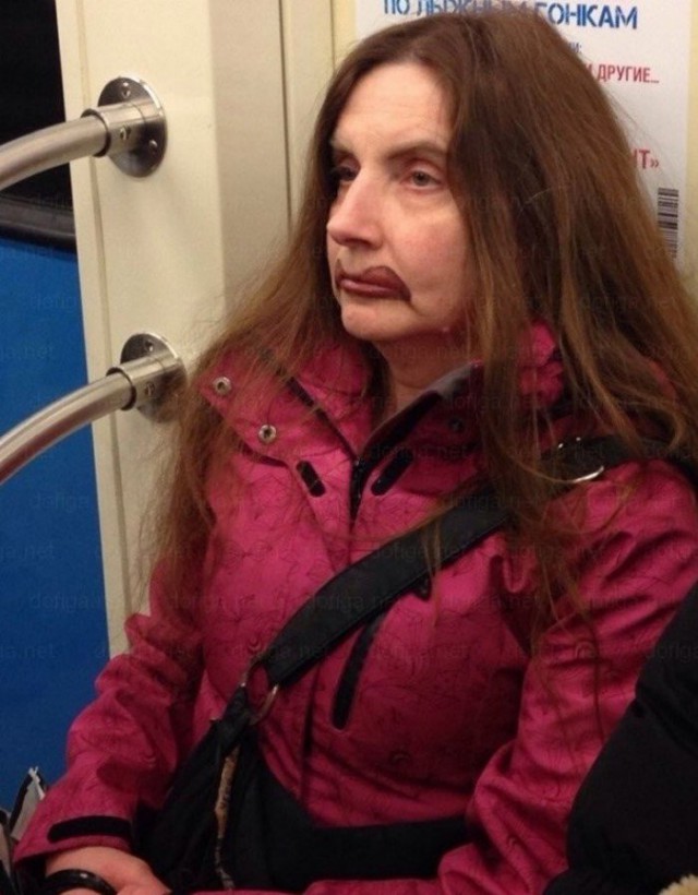 Они не смогли вовремя остановиться и всё продолжали и продолжали наносить макияж