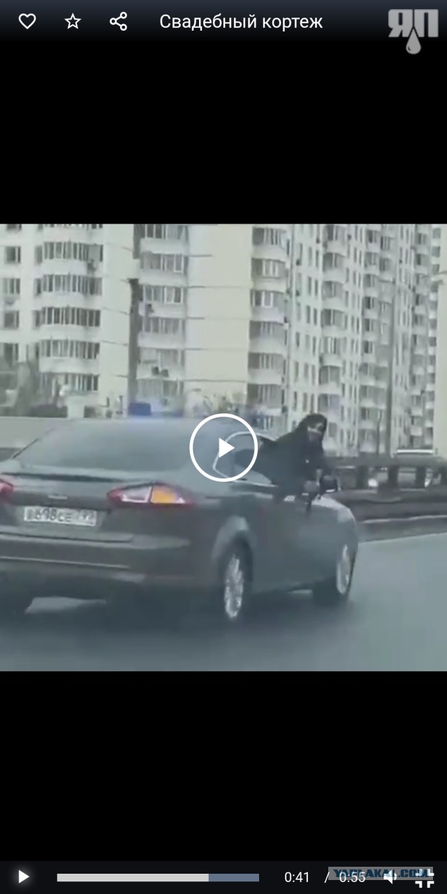 Обычный свадебный кортеж в Москве