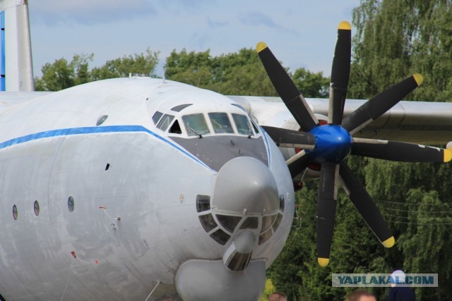 Самолет АН124 "Волга-Днепр" Антонов в Лондоне. Посадка. Взлет