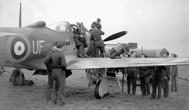 Р-39 Аэрокбра. Американская любимица сталинских соколов. История создания и основные модификации.