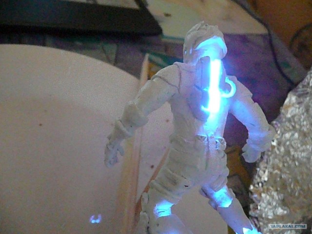 Айзек Кларк.