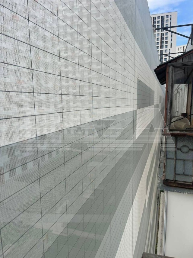 У последнего жителя пятиэтажки в Одинцово, стоящей посреди нового ЖК, наступили настоящие серые будни