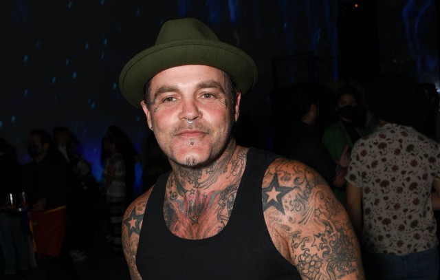 Умер фронтмен группы Crazy Town Сет Бинзер, получивший известность благодаря синглу «Butterfly»