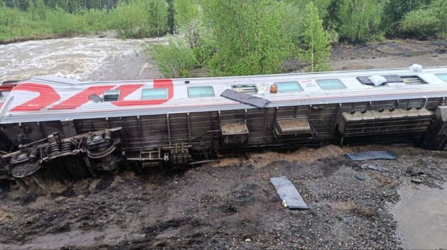 Сошёл с рельс пассажирский поезд Воркута-Новороссийск