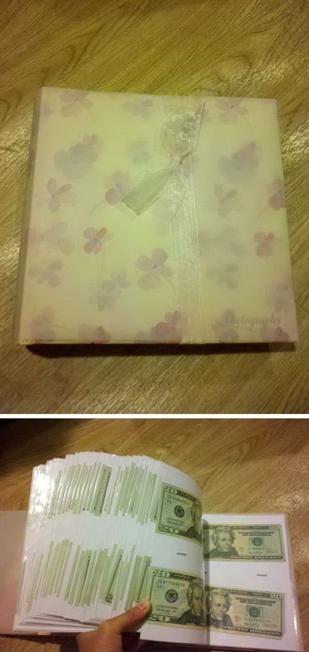 Бабушка подарила внуку фотоальбом