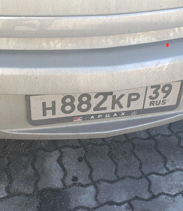К вопросу о нужности флага страны на автомобильных номерах