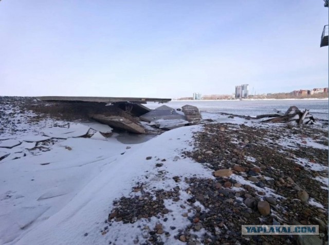 Ледоход на набережной в Томске
