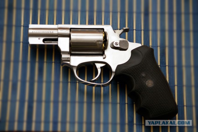 Револьвер Smith & Wesson