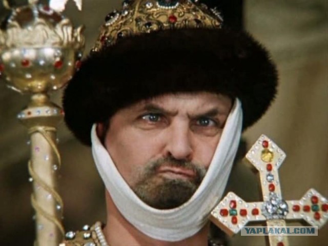 Единоросс потребовал проверить на экстремизм растоптавших его портрет. Депутат обратился в прокуратуру