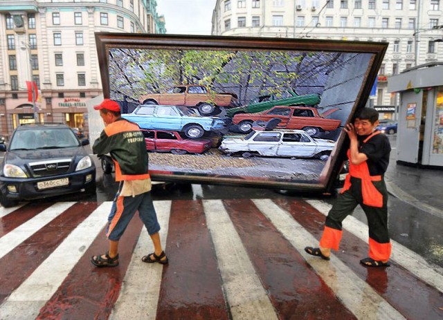 Фотожаба: Переносчики картины