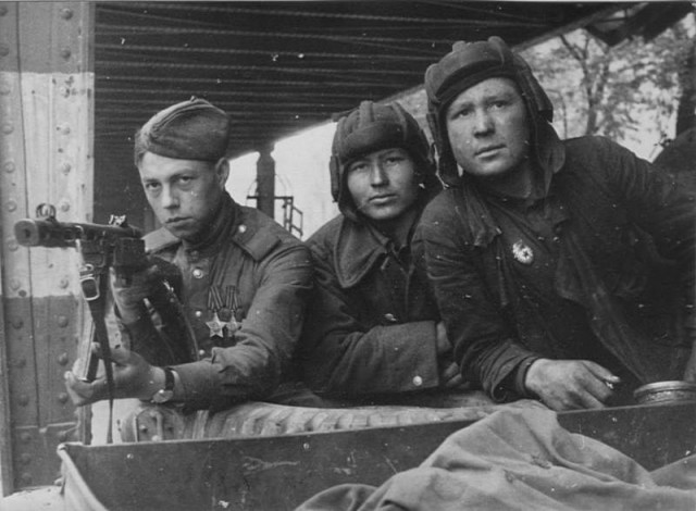 16 апреля 1945 года началась Берлинская наступательная операция советских войск