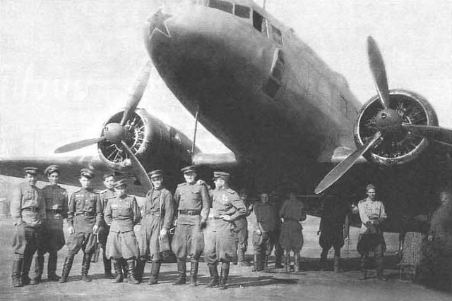 Самолёт-эпоха. Douglas DC-3 (C-47, Ли-2).