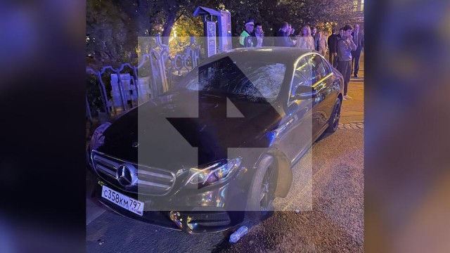 Водитель Mercedes сбил несколько человек около здания ТАСС на Большой Никитской в Москве