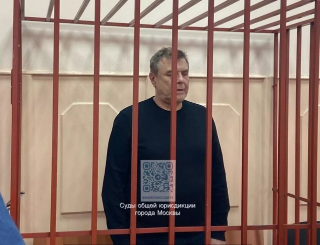 Куда не плюнь - всюду эффективные менеджеры с жёнами и детьми