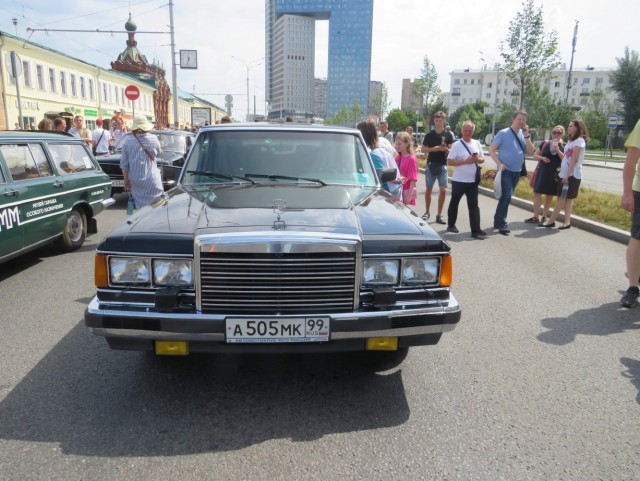 парад ретротрамваев и автомобилей
