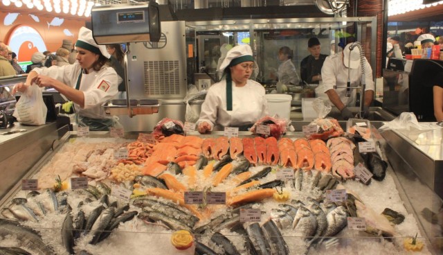 «Главное — не допустить стагфляции». Но 70% россиян уже экономят на еде, пока чиновники «охлаждают» экономику