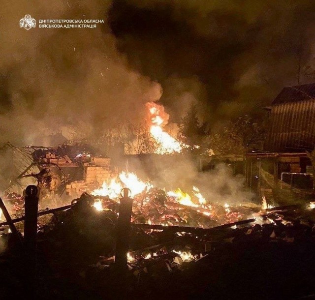 В районе Тамани от обломков БПЛА пострадали люди, на предприятии крупный пожар